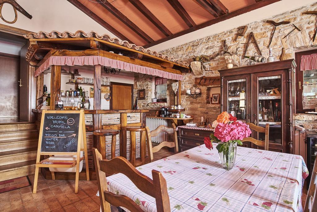 B&B Carmela Umag Bagian luar foto