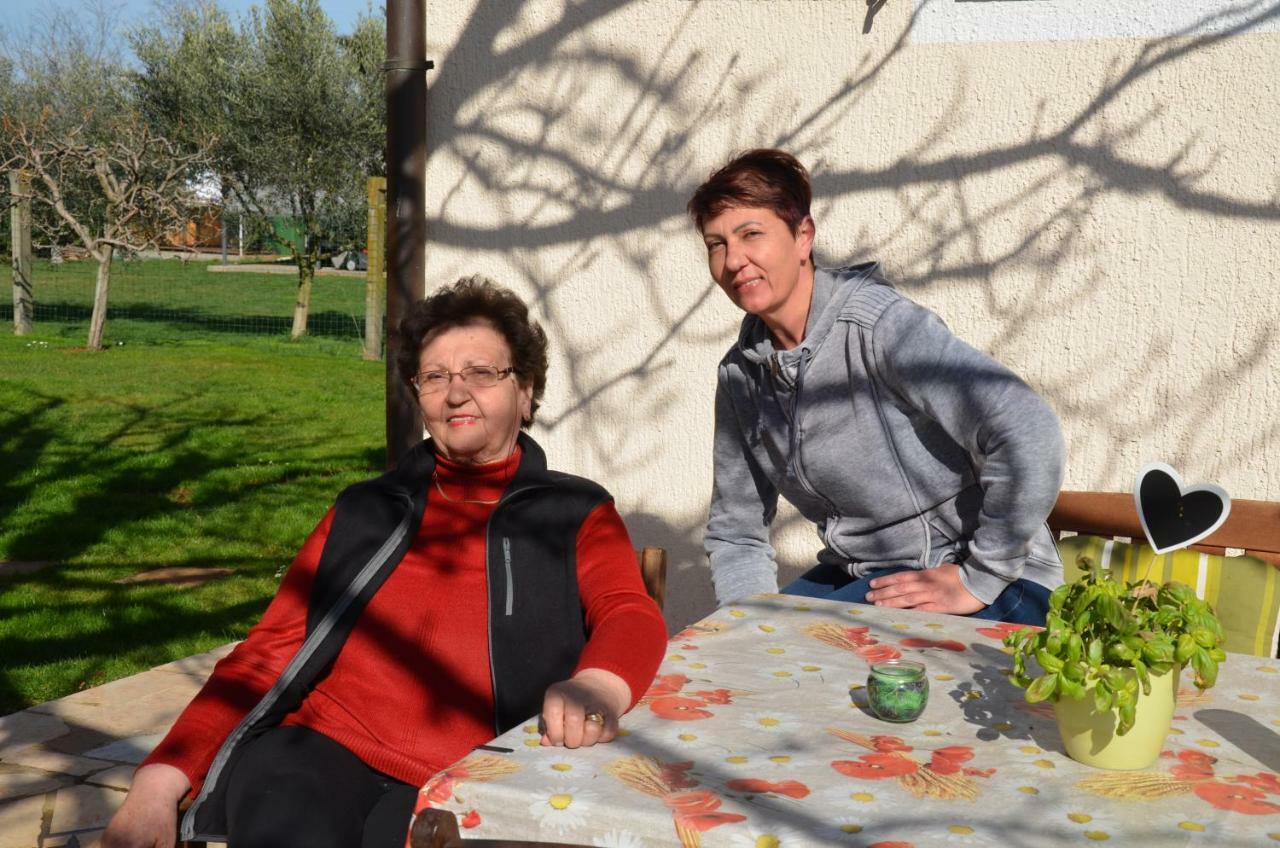 B&B Carmela Umag Bagian luar foto