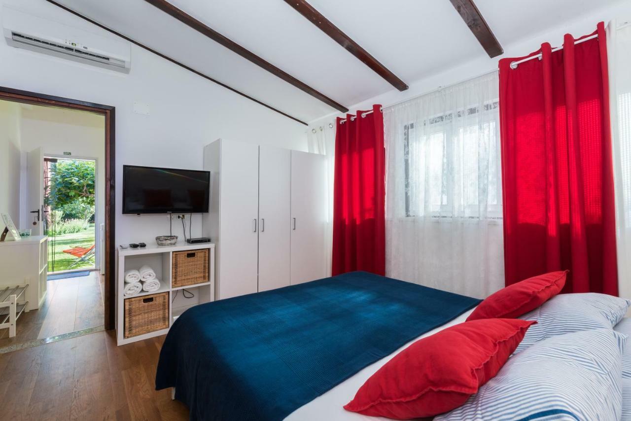 B&B Carmela Umag Bagian luar foto