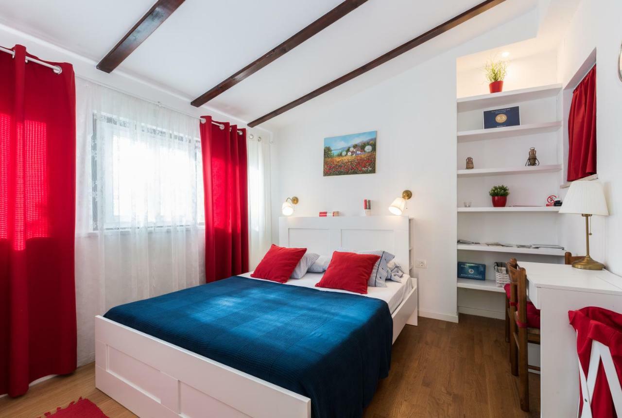 B&B Carmela Umag Bagian luar foto