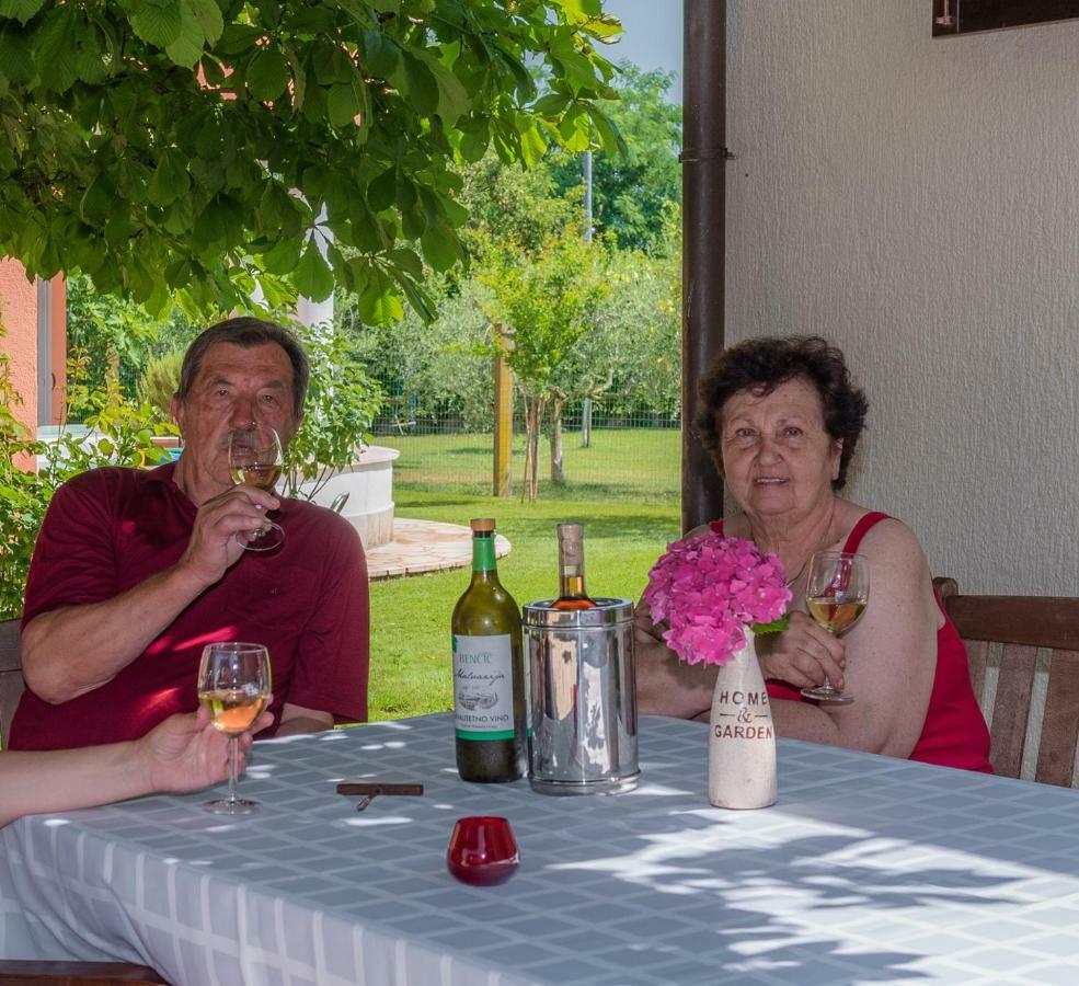 B&B Carmela Umag Bagian luar foto
